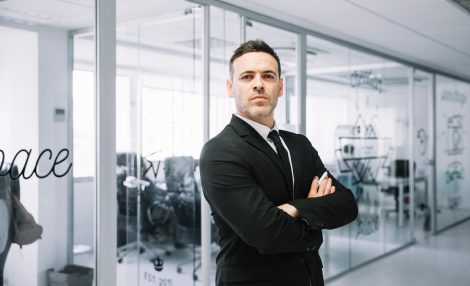 executive-with-arms-crossed-1.jpg